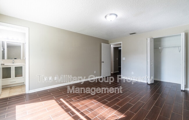 Building Photo - 4142 Oriely Dr W