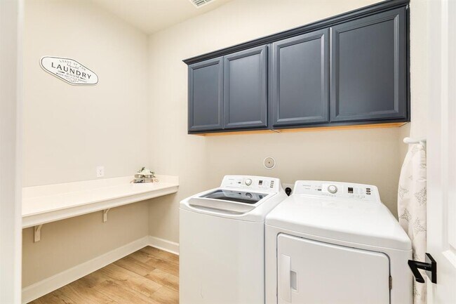 Building Photo - 9806 Starry Night Ln