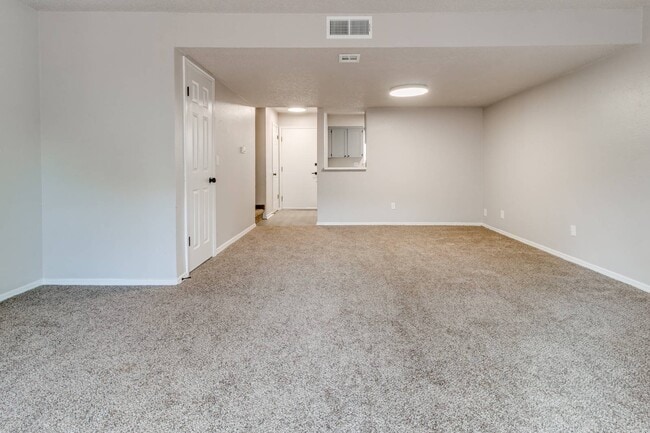 Building Photo - 1201 Lakecrest Dr