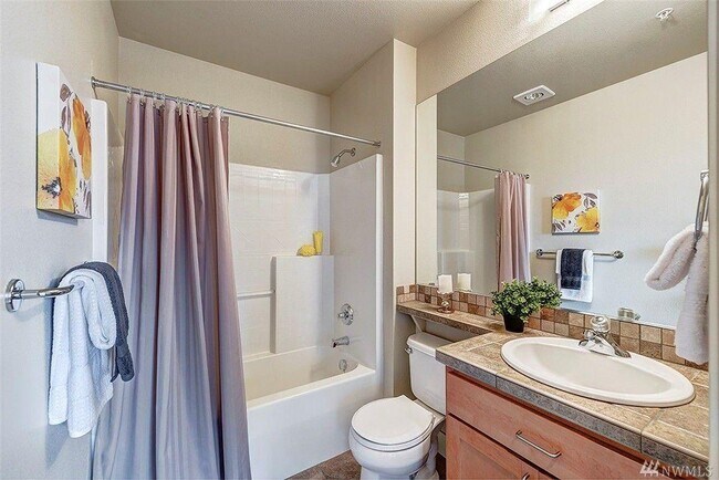 Building Photo - 410 NE 70th St