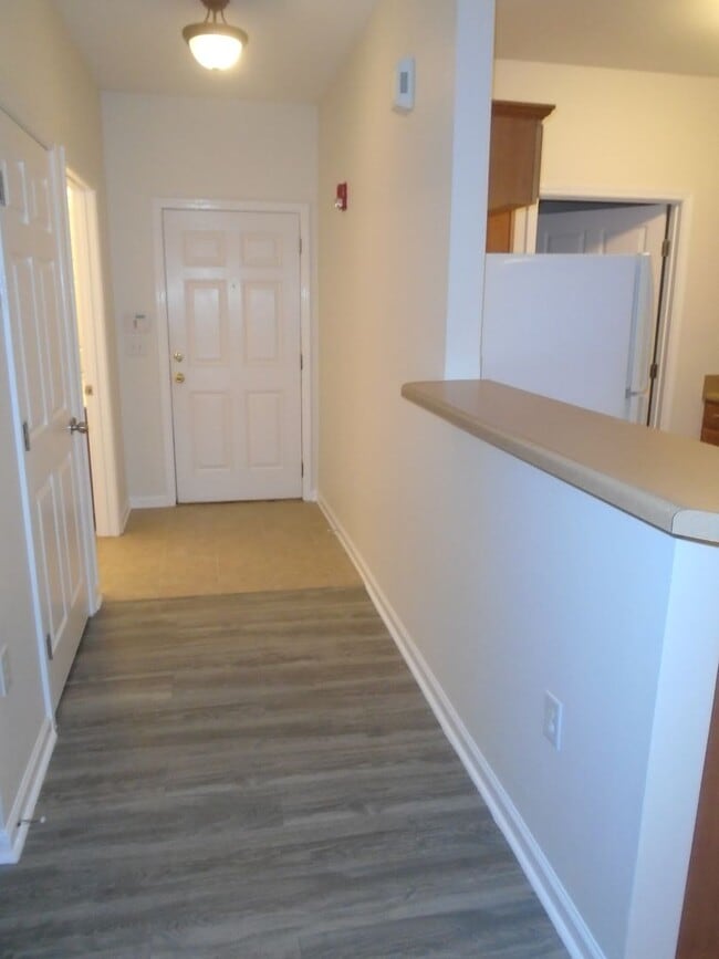 Building Photo - 635 Marshtree Ln