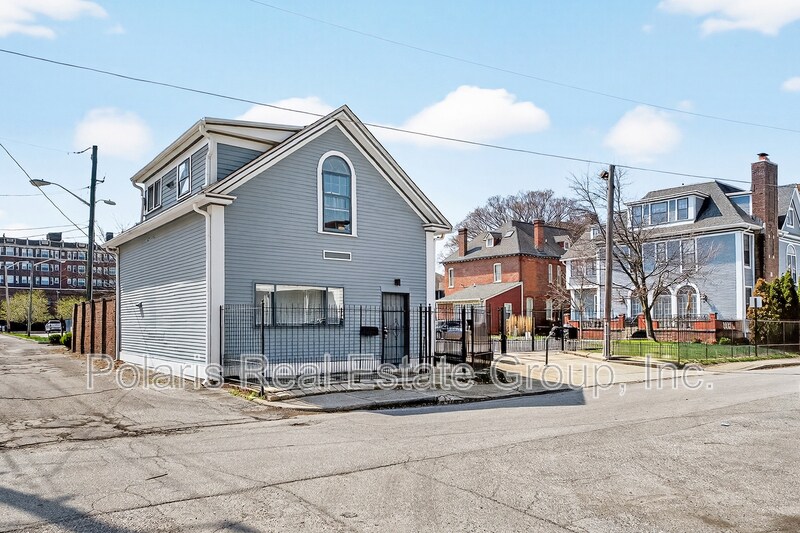 Building Photo - 145 E 14th St