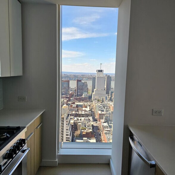 Building Photo - 1626 Broadway-SI ID1461706P