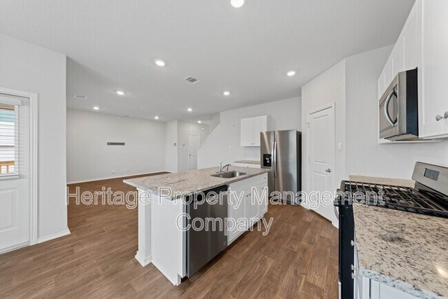 Building Photo - 6212 Sunhigh Dr