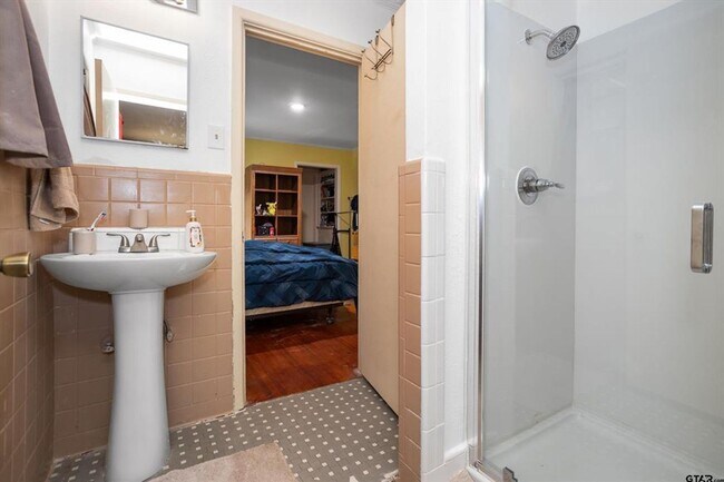 Building Photo - 3 Bedroom 2 Bath 2 Carport Rental  in Lind...