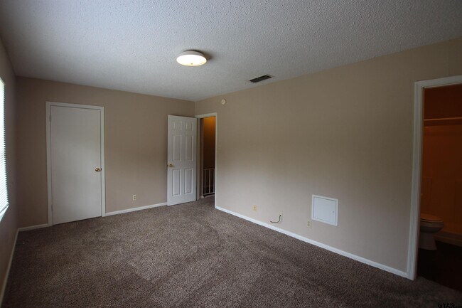Building Photo - 2520 Delmar St