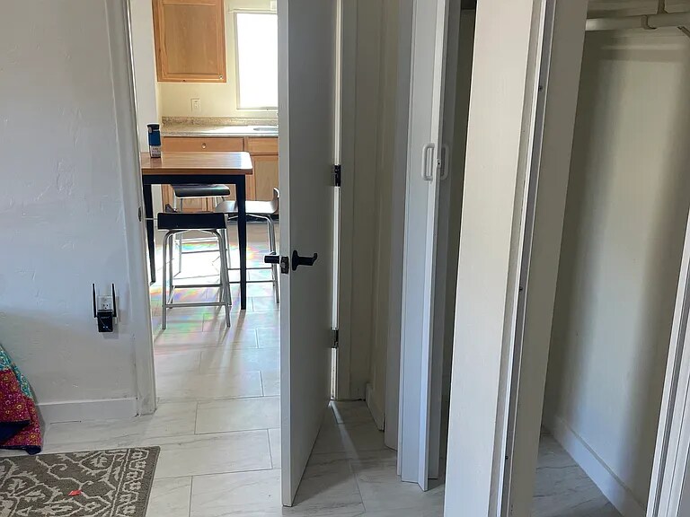 Building Photo - 902 E Prince Rd