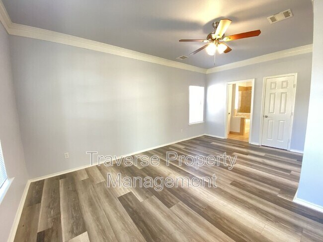 Building Photo - 4150 Briar Hill Dr