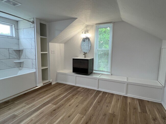 Building Photo - 1136 NW Maple- COMING SOON!