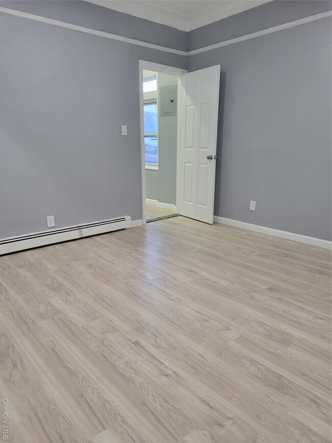 Building Photo - 871 Throgs Neck Expy