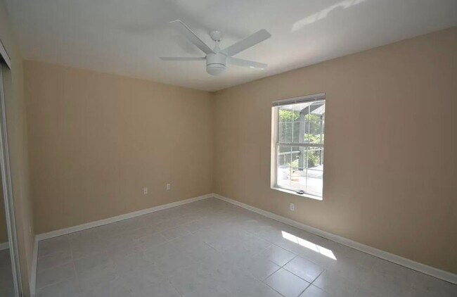 Building Photo - Pool Home on canal for rent !