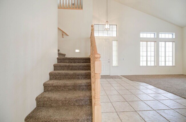 Building Photo - 2026 E County Down Dr
