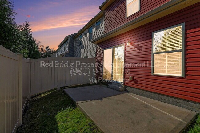 Building Photo - 11007 Discovery Dr NW