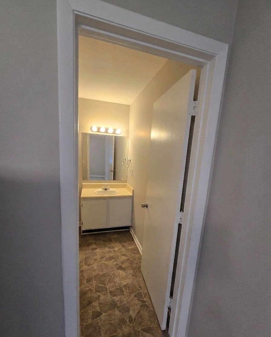 Building Photo - 1652 Eagles Pl