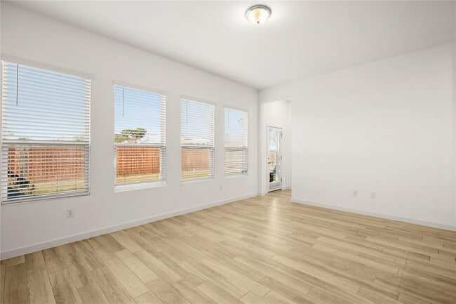 Building Photo - 15004 Ryman Rd