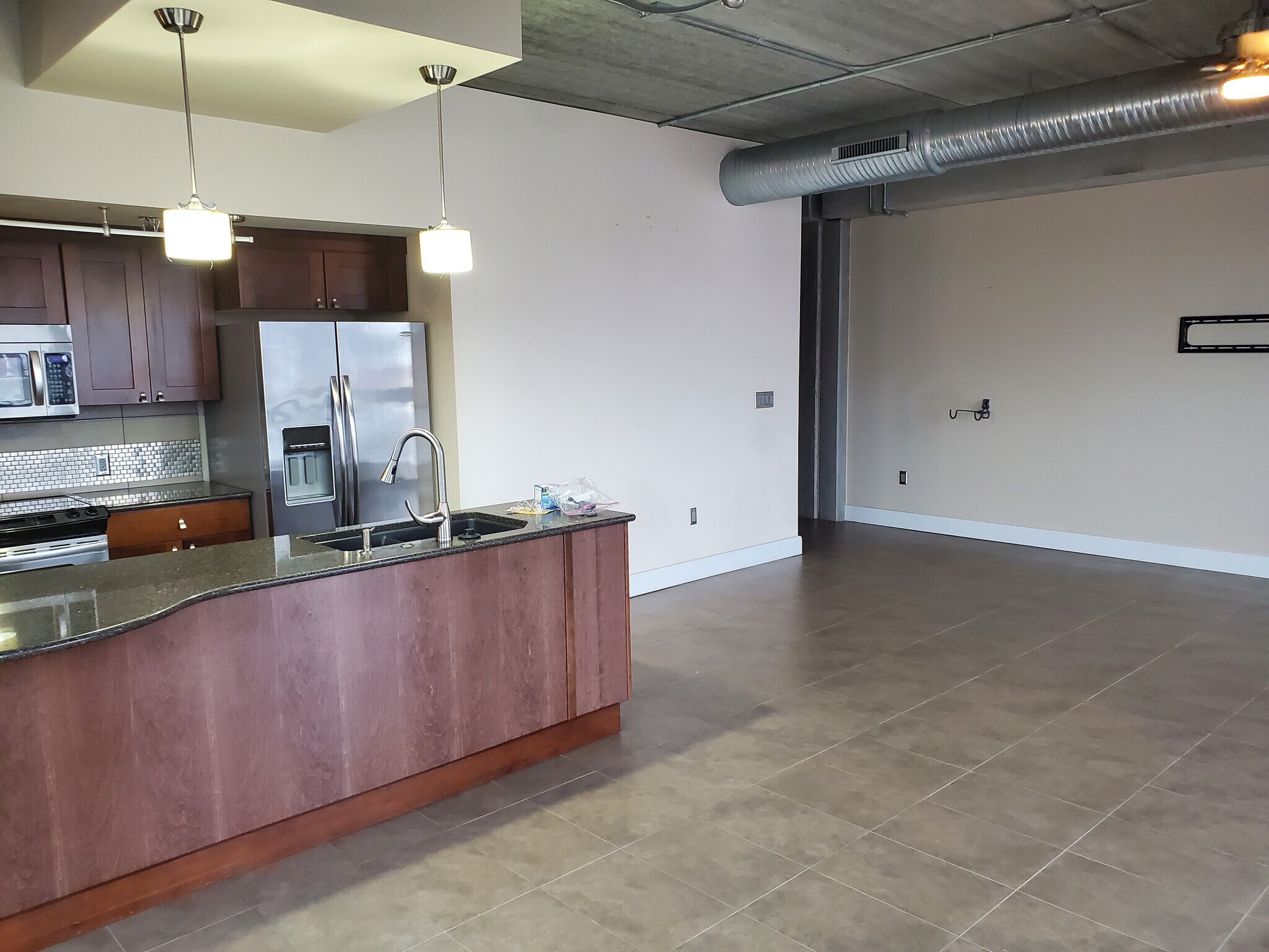 Building Photo - 309 E 5th St