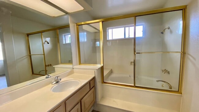 Building Photo - 115 Keil Bay