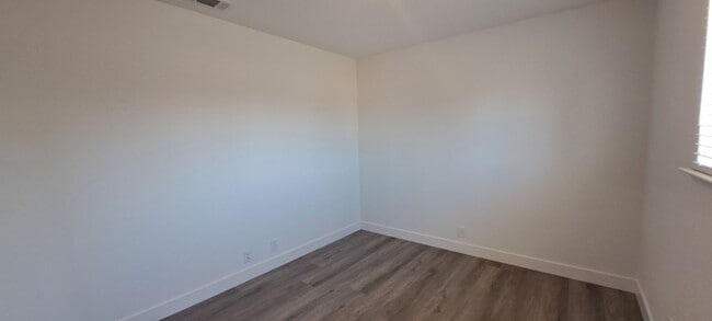 Building Photo - 132 Hyannis Ct