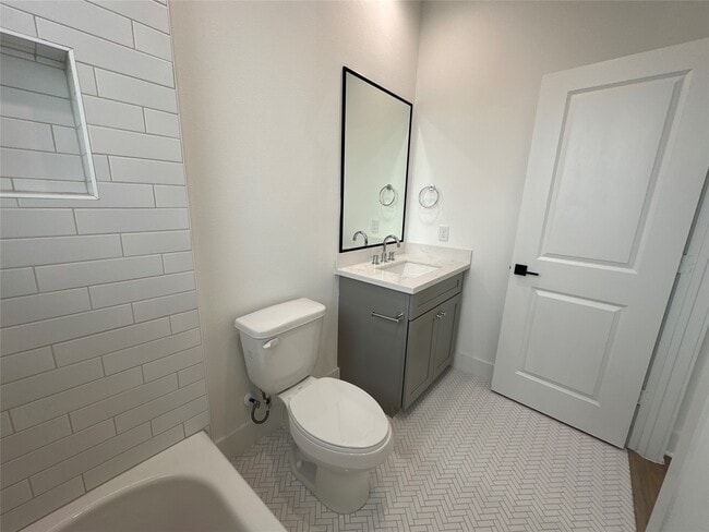 Building Photo - 2828 Versailles Oak Ln