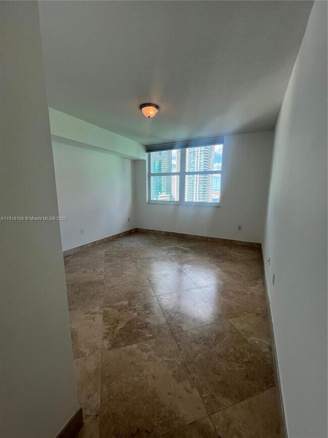 Building Photo - 31 SE 5th St