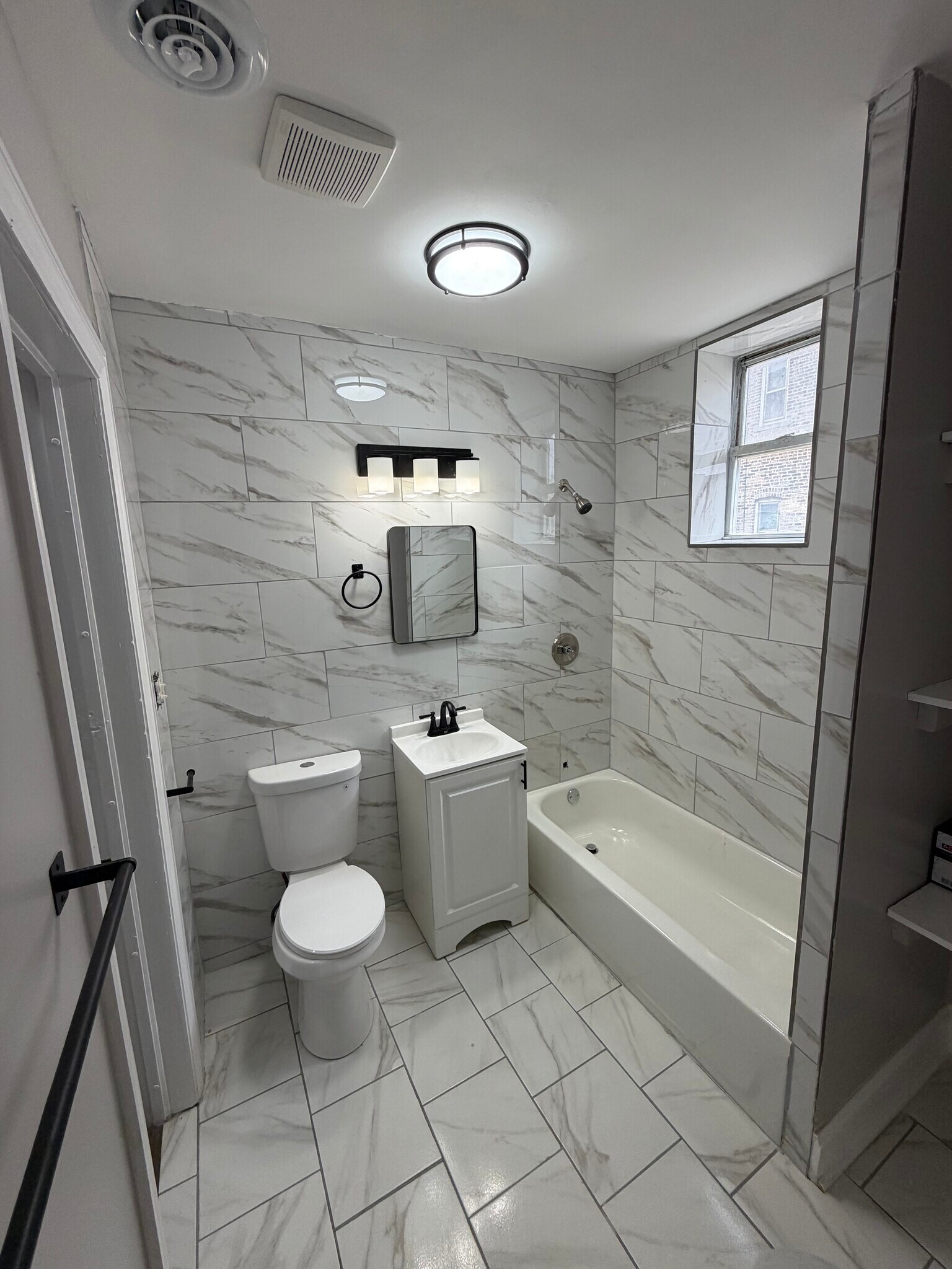 Building Photo - 2427 S Spaulding Ave