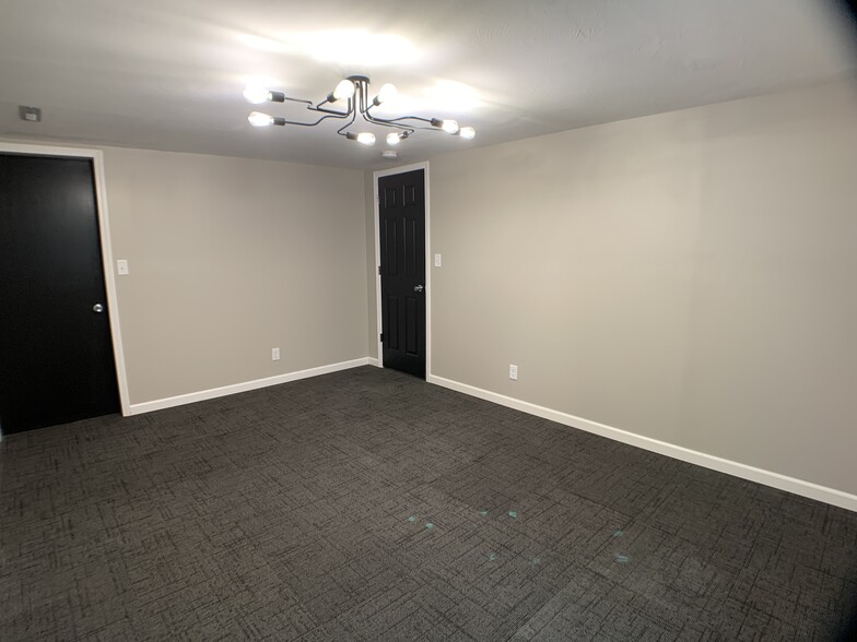 Building Photo - 211 Wedgewood Dr