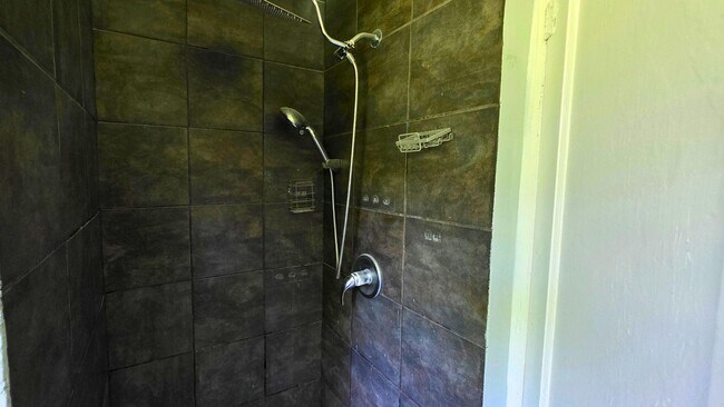 Building Photo - 502 Azalea Dr