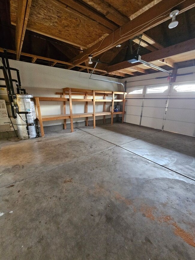 Building Photo - Lovely Central Point Home in Convenient Location