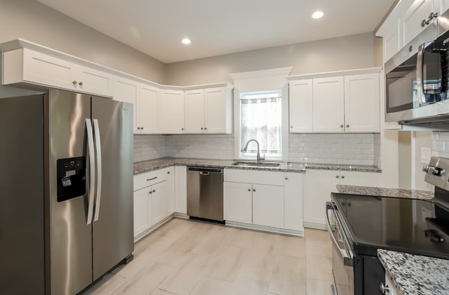 Building Photo - Don't miss out on this beautiful home!