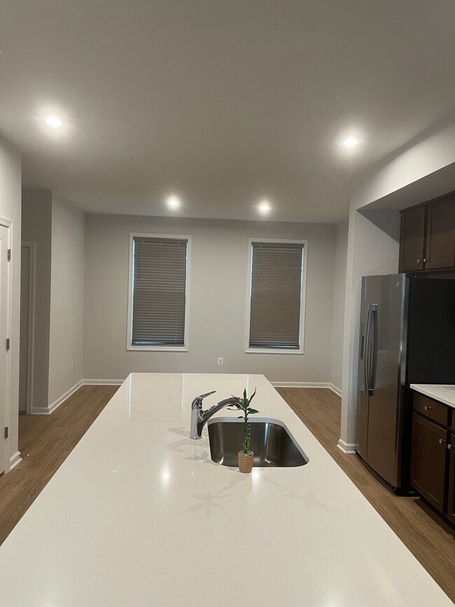 Building Photo - 5979 Cling Ln