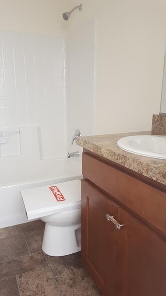 Guest Bath - 267 Copper Crest Dr