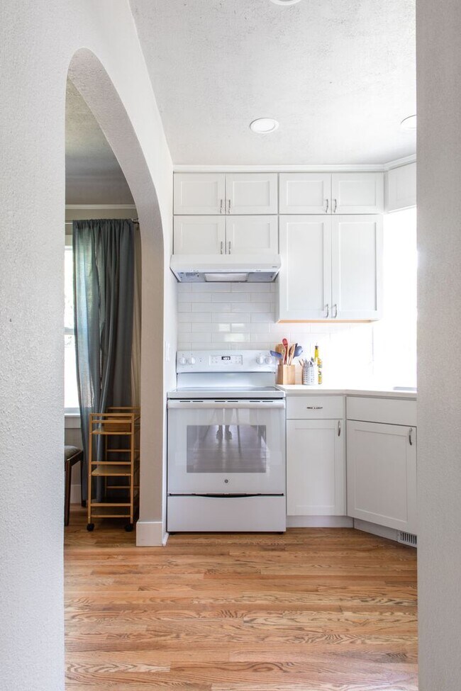 Building Photo - Cozy 2-Bedroom Retreat in North End Boise: Fantastic Location with Elegant Upgrades