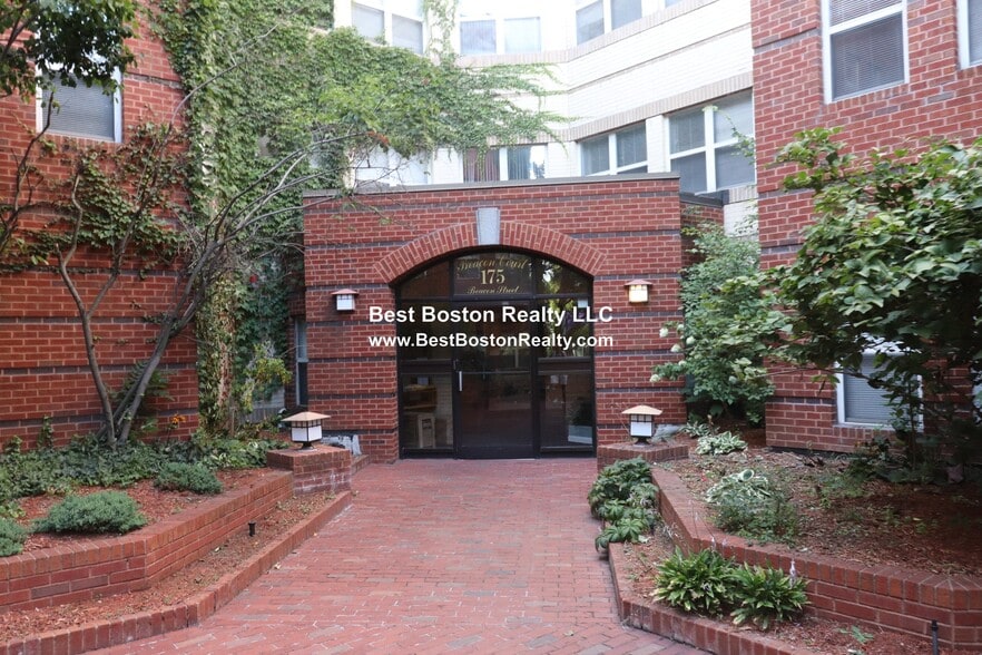Building Photo - 175 Beacon St