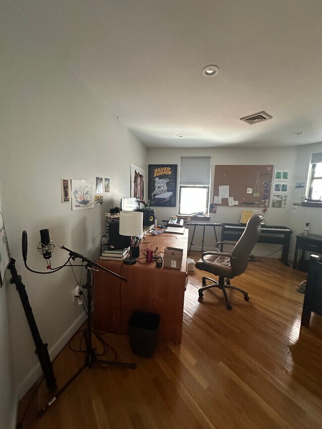 Building Photo - 100 Riverway