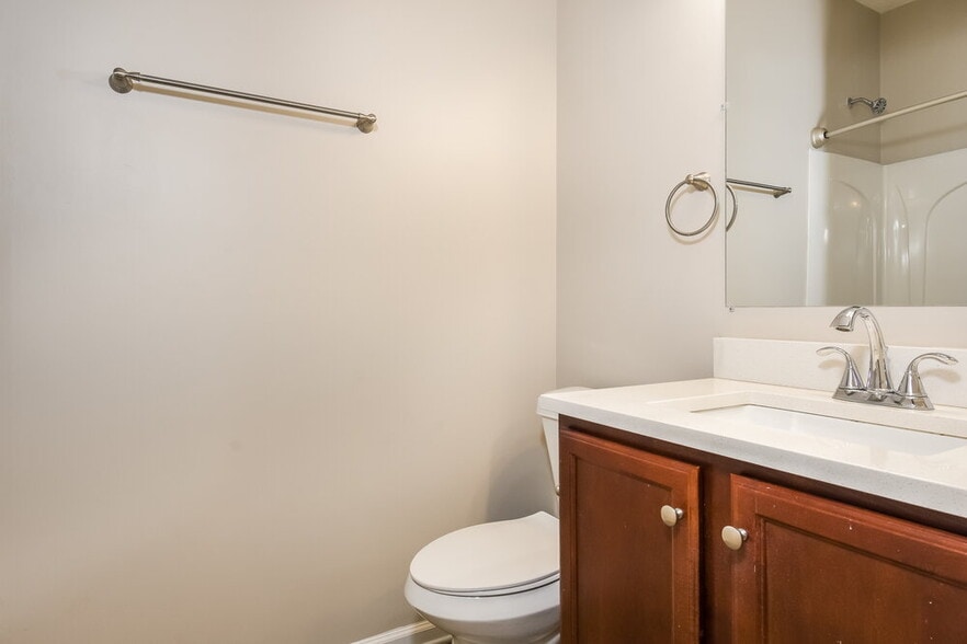 Building Photo - 2110 Valley Creek Dr