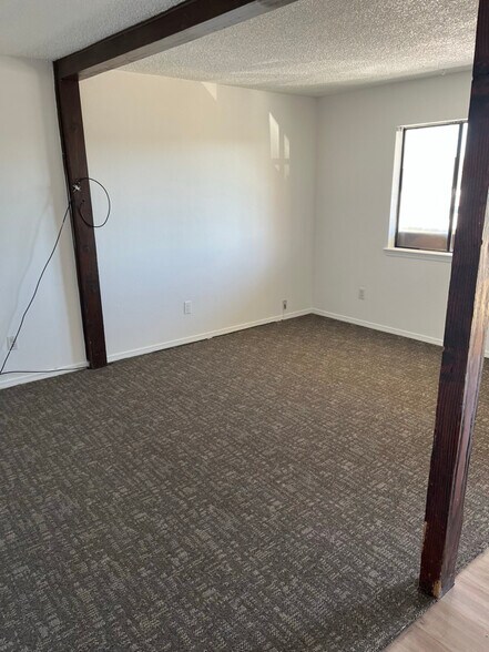 Building Photo - 2807 E 22nd St