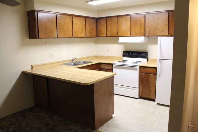 Primary Photo - 122 E Swift St
