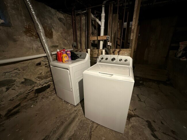 Building Photo - 94 Lonsdale St