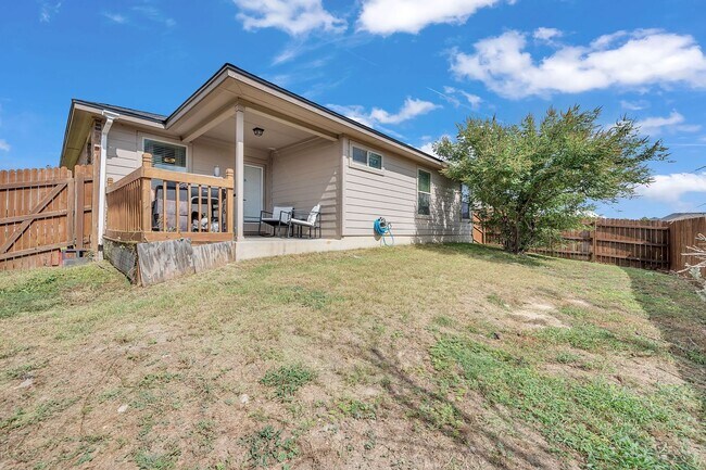 Building Photo - 4 bedroom/2 bath/2 Car Garage - Beautiful ...