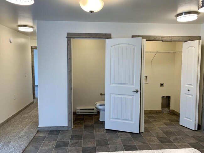 Building Photo - 861 Gibbon St