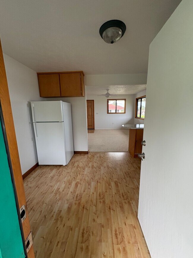 Building Photo - Beautiful 2 bedroom, 1.5 bath located in central Hilo town