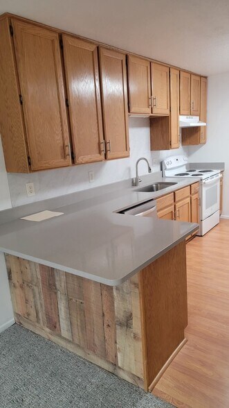 Building Photo - 653 E 4250 S