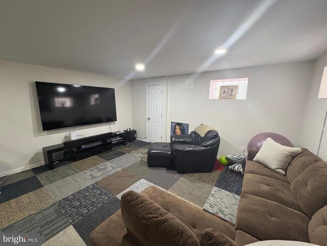 Building Photo - 1334 Yerkes St