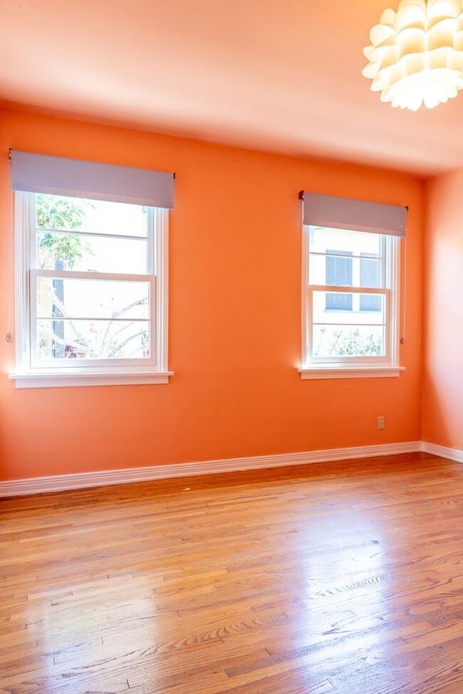 Building Photo - Vibrant 2b2b Franklin Hills / Los Feliz Home - Private Yard - Central HVAC