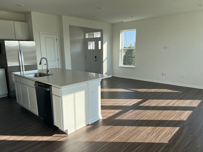 Building Photo - 146 Henderson St