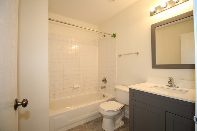 Building Photo - 2835 Cedar Glade Dr