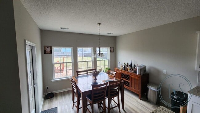 Building Photo - SPRING MOVE-IN SPECIAL AND RATE DROP ALERT...