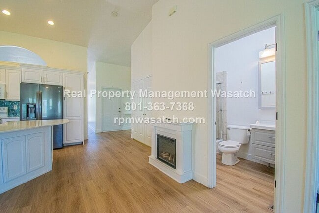 Building Photo - 25 Clubhouse Dr