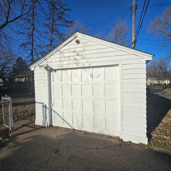 Building Photo - 5310 Knox Ave N