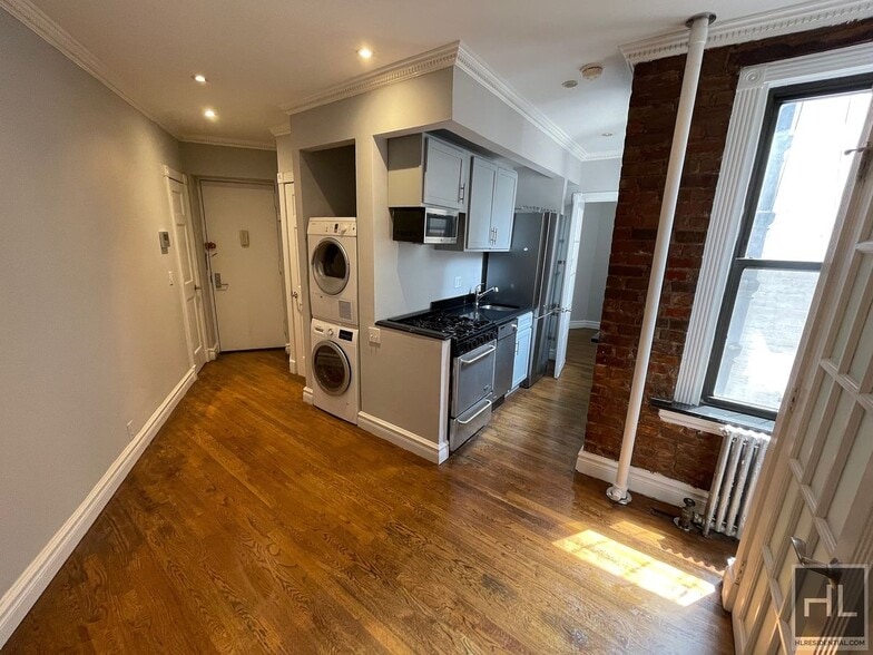 Building Photo - E 13TH ST.